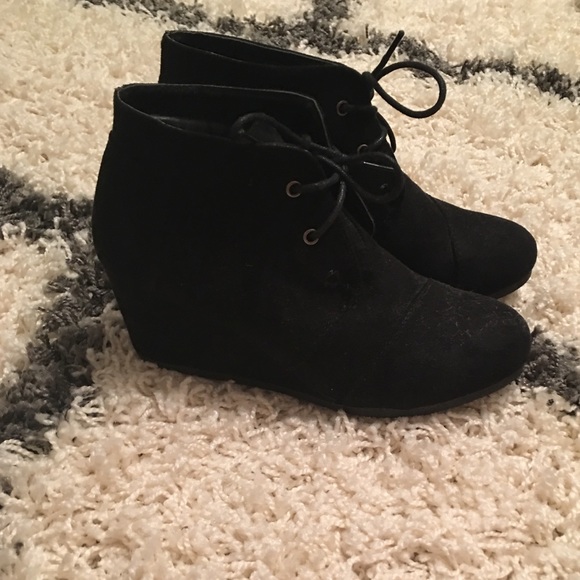 Black booties! Size 8 - Picture 2 of 5
